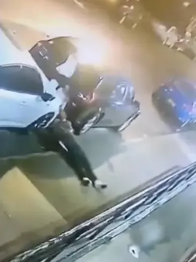 Masked man chokes woman on street and drags her unconscious body between cars to r@pe her (video)
