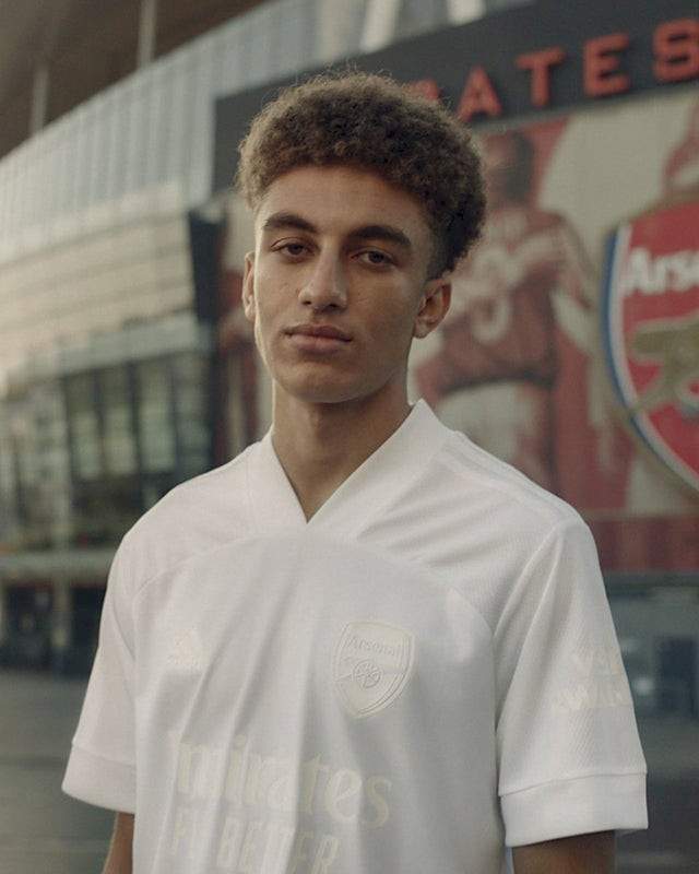 Arsenal players wear all white kit to protest knife crime after a record 30 teenagers were killed in London in 2021(photos)