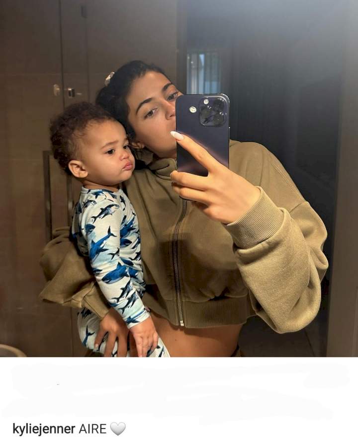 Kylie Jenner shows her son