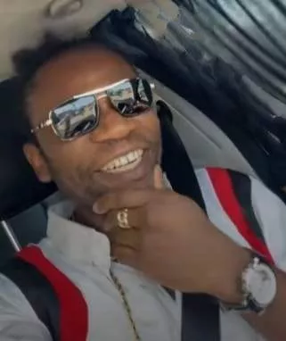 'Roast for sun na' - Speed Darlington blows hot after curvy lady turned down his offer to give her a ride (Video)