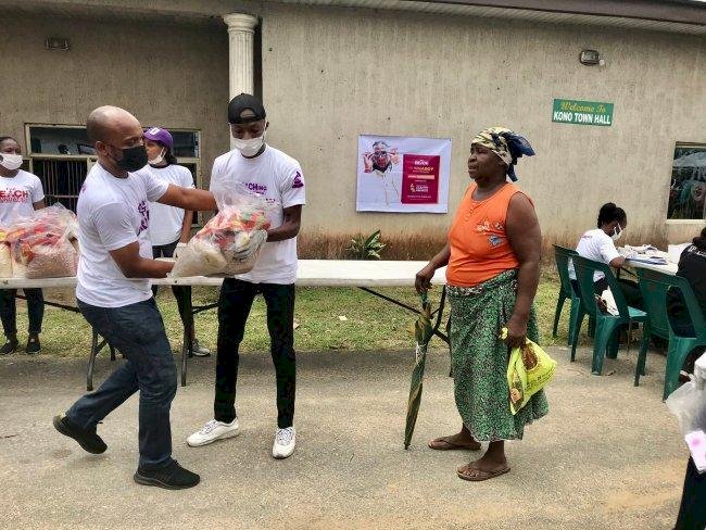 Burna Boy shares food items in River state to celebrate his Grammy win