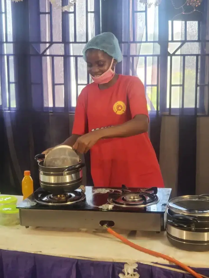 Na oil dem use cook the spaghetti”- Reactions as Ekiti people rush Chef Dammy’s food [Video]