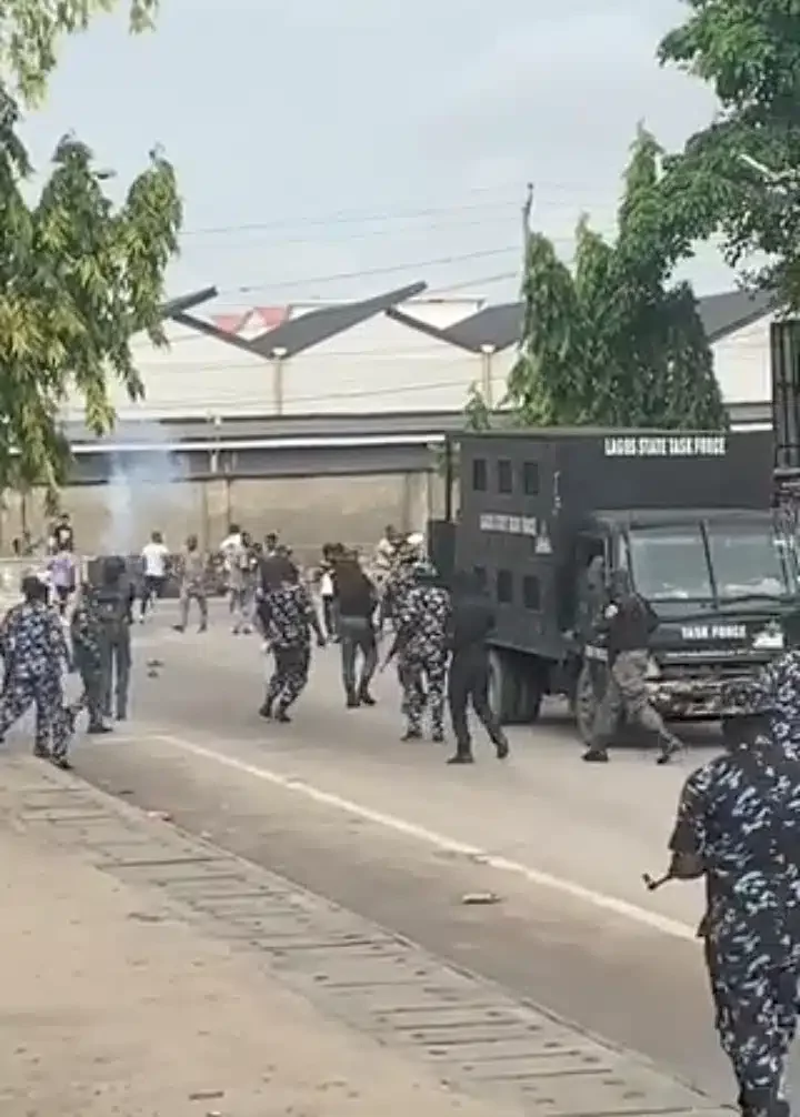 Police chase, tear-gas UNILAG students protesting hike in school fees from N19K to N190K (Video)