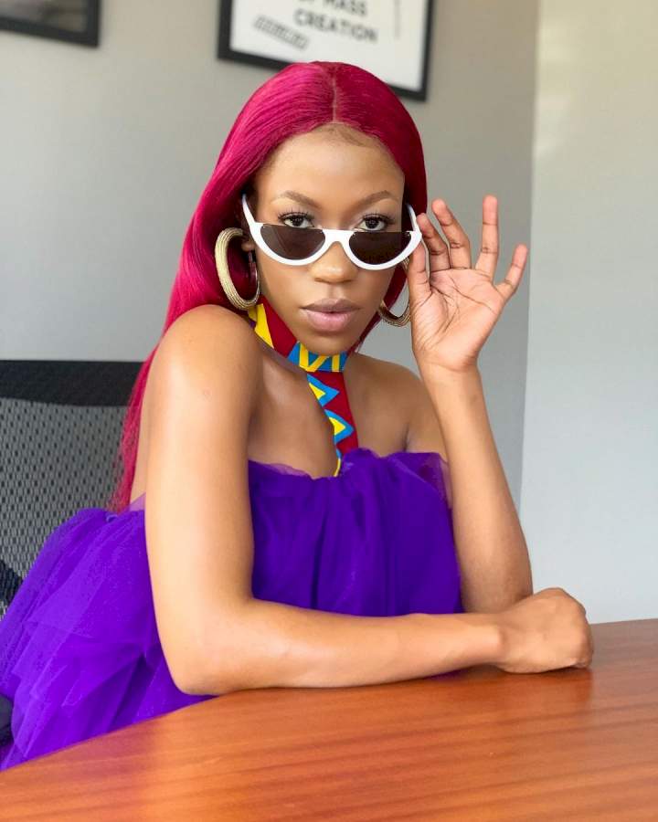 Moment Ugandan singer, Vinka, stomped a fan who tried to pull up her cloth (Video)