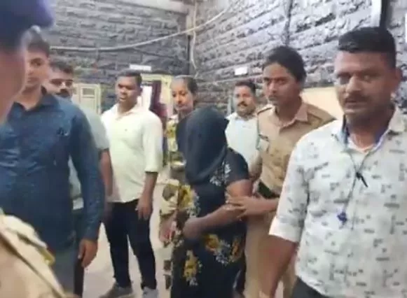 26-Year-Old Nigerian Woman Arrested with Drugs in India (Video) 26-Year-Old Nigerian Woman Arrested with Drugs in India (Video)