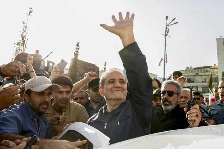 Iran says not seeking nuclear weapons but will assert 'legitimate rights' Iran says not seeking nuclear weapons but will assert 'legitimate rights'