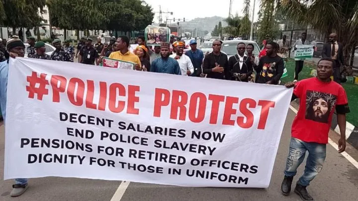 Sowore, others shun warnings, lead retired police officers in protest (Photos) Sowore, others shun warnings, lead retired police officers in protest (Photos)