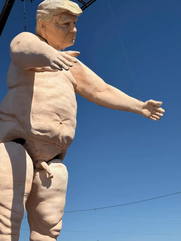 43-foot-tall n@k�d Donald Trump puppet debuts in Las Vegas (photos)