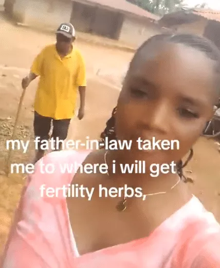 Touching video of father-in-law taking daughter-in-law, who is struggling to conceive, to get fertility herbs, stirs emotions online