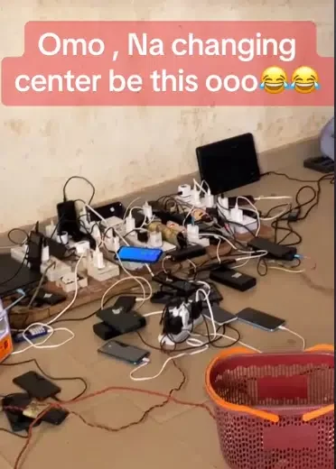 'Na here I go dey worship now' - Lady stunned as she sees many phones charging at a church