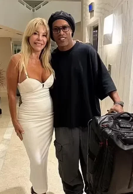 Graciela Alfano and Ronaldinho recently posed for a photo -