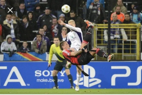 Opinion: 10 of the Best Bicycle Kick Goals in Football History