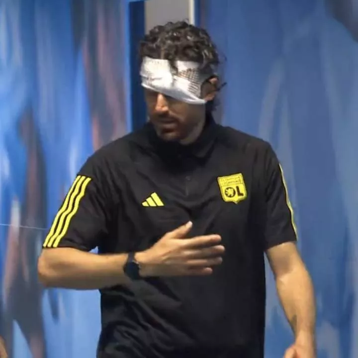 Lyon manager Fabio Grosso was hit with glass after the team bus was attacked by Marseille fans - X/@FabrizioRomano