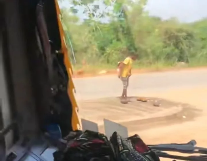 Man eats roadside sacrifice amid economic hardship