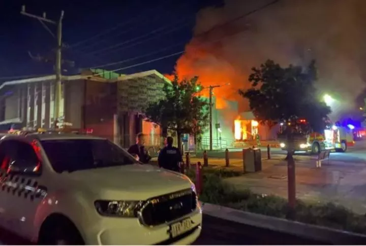 Worshippers flee arson attack on melbourne Synagogue