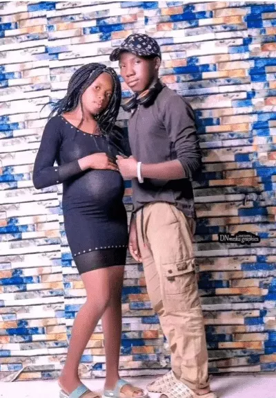 Photo of 14-year-old boy and 13-year-old girlfriend expecting their first child causes buzz online