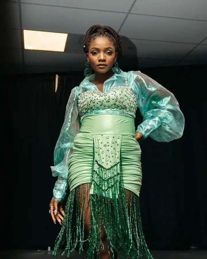 'Someone's preggy' - Pregnancy speculations circulate as Simi performs on stage in jumpsuit