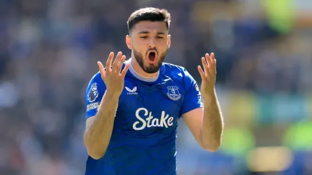 Everton add £30m to transfer kitty after decision on Chelsea loan flop's future