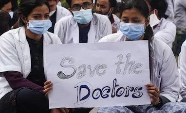 Indian doctors refuse to end protests and go back to work after a female doctor was raped and murd3red in the hospital