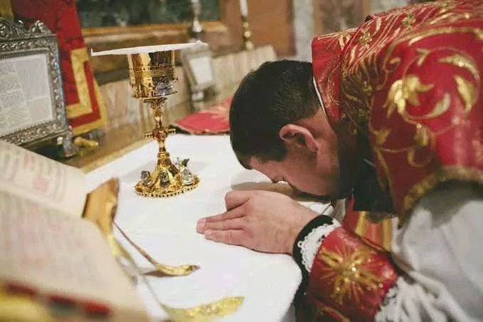 Main Reasons Why Catholic Priests Kiss The Altar