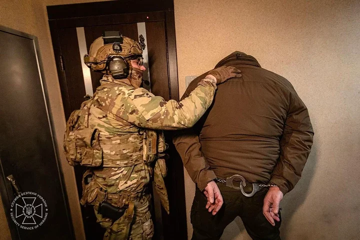 A Ukrainian security officer arresting a suspect.