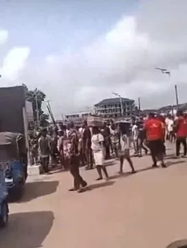 Commercial Tricyclists And Residents In Warri Stage Protest Over Recent Fuel Price Hike (Video)