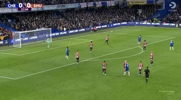 Chelsea's Mykhailo Mudryk shooting against Sheffield United