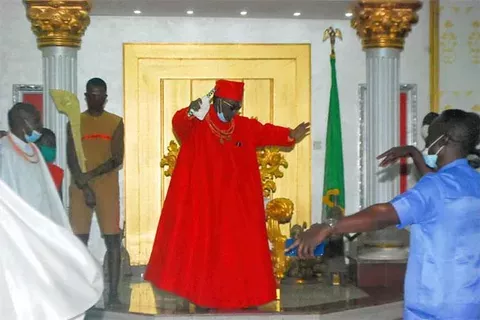 Oba Of Benin Dance to Songs of His Forefathers as Looted Artefacts Return From Germany
