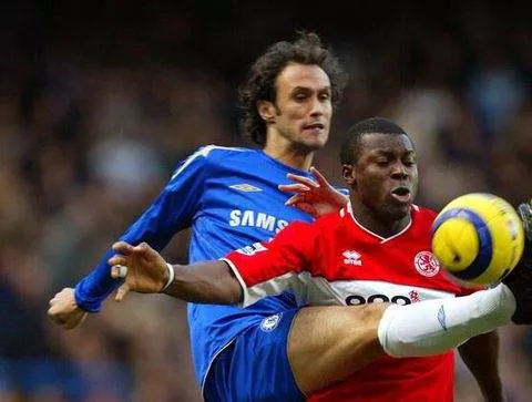 Riccardo Carvalho and Yakubu Aiyegbeni duelling in the Premier League - Imago