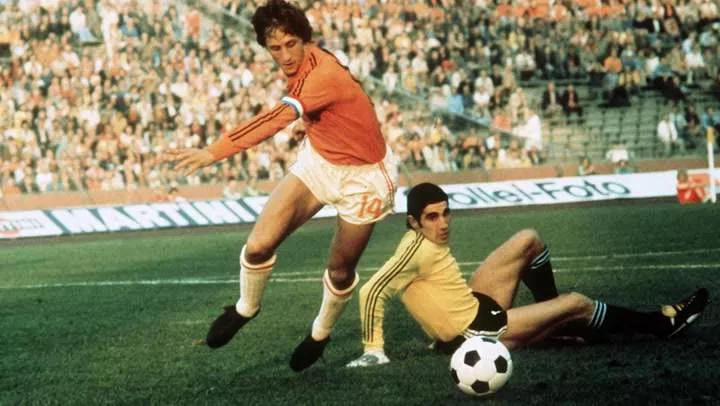 10 Legendary Goals in Football History That Captivated Fans