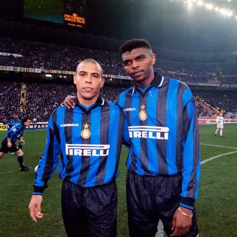 Ronaldo and Nwankwo Kanu during their time at Inter Milan.