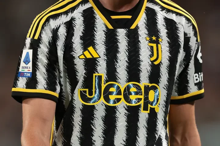 Who sold the most football jerseys in 24 hours?