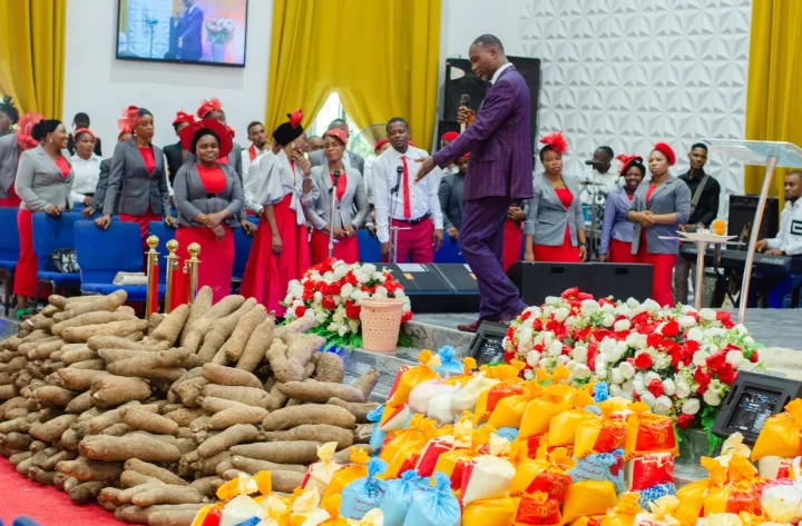 'A Sunday to remember' - Pastor distributes bags of rice and yams to members after church service
