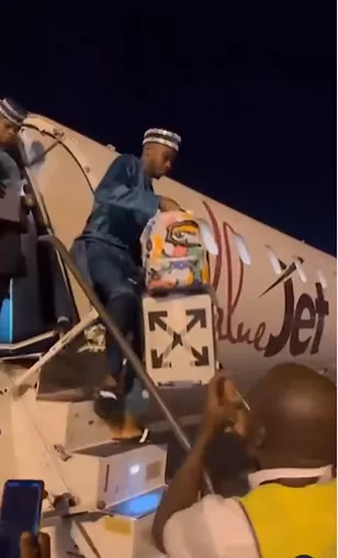 Super Eagles squad receives heroic welcome as they return to Nigeria after AFCON final defeat (video)