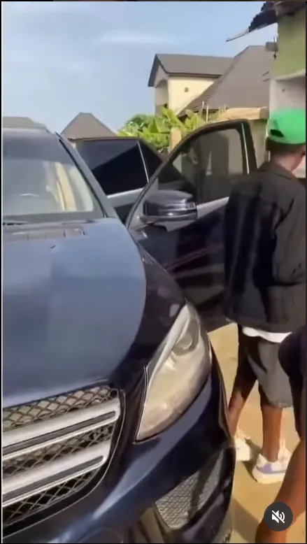 SS1 student flaunts Benz SUV as his friends tell him not to return the vehicle despite his father's warning (video) SS1 student flaunts Benz SUV as his friends tell him not to return the vehicle despite his father's warning (video)