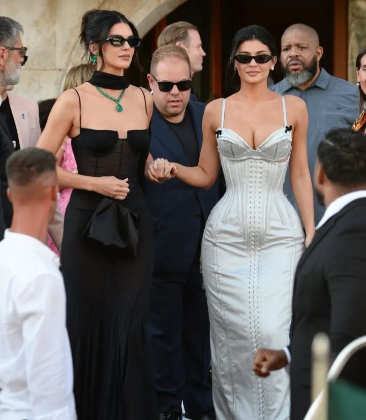 Billionaire, Jeff Bezos And Lauren Sanchez Tie The Knot In Star-Studded Venice Wedding (Photos)