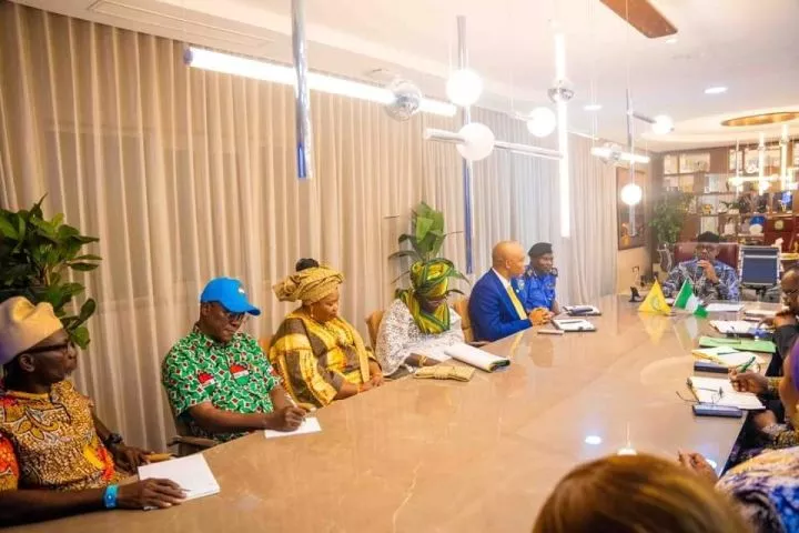 Governor Abiodun during a meeting with market leaders led by the Iyaloja General, Chief (Mrs.) Yemisi Abass.jpg