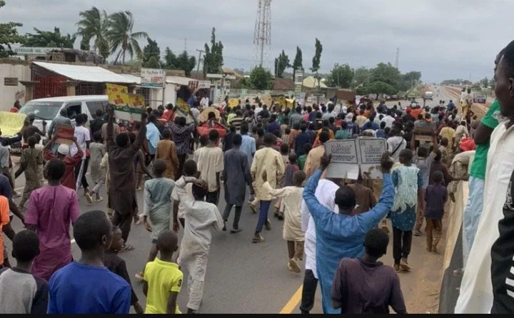 Hoodlums hijack Kaduna hunger protest, set ablaze govt agency's office
