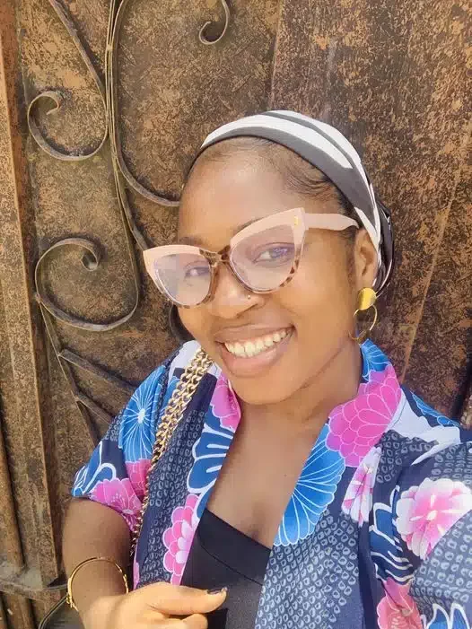 Lady blows hot after she was allegedly asked to leave front seat in church due to her sandals