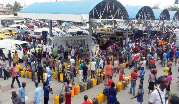 Petrol scarcity spreads to Lagos, Oyo, Ondo, Osun, Edo, others