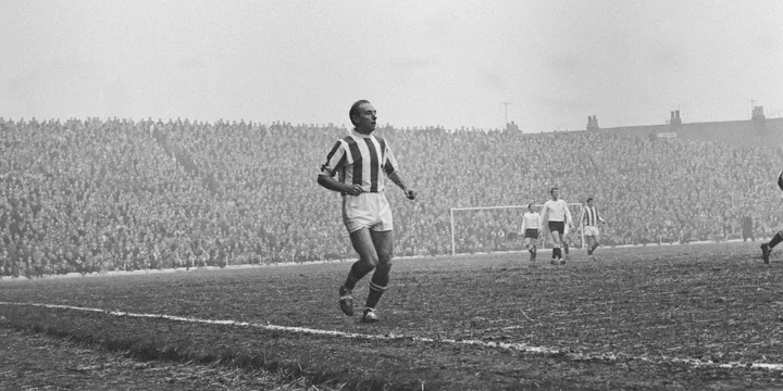 Stanley Matthews in action on the wing