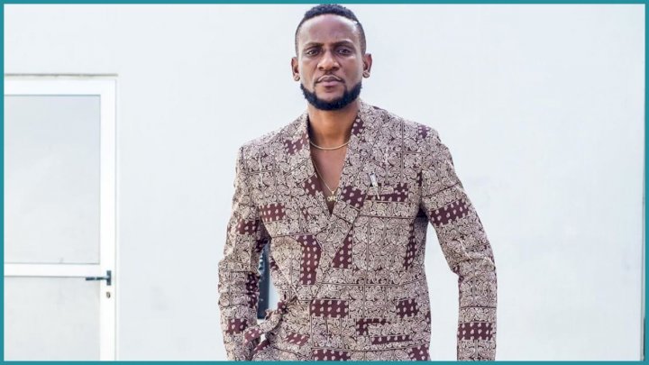 "Your rough play too much" - Reactions as BBNaija's Omashola plays and exchange handshake with a lion