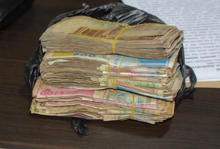 Tricycle rider hailed for returning N330k found on the road in Kano