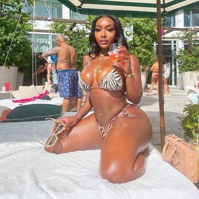 Check out eye-popping  photos of Anita Brown, the American lady claiming she is expecting a child with Nigerian singer, Davido.