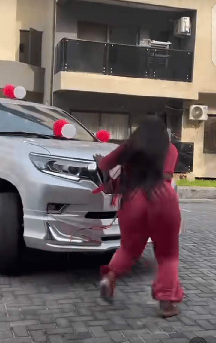 'Chima don't do this to me' - Cheating Nigerian lady chases after boyfriend as he zooms off with new car he bought for her (Video)