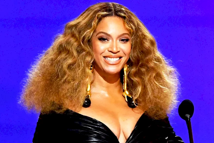 Beyonce goes completely n*de on album cover of 'Renaissance'
