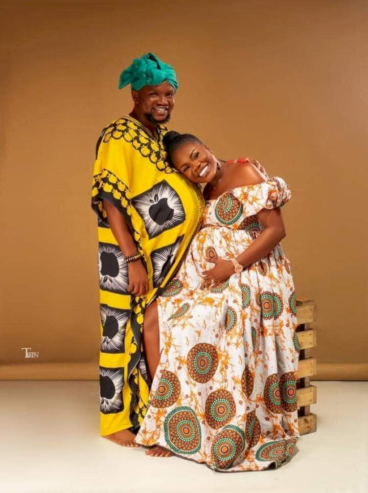 Man rocks fake baby bump as he joins his wife in her maternity shoot (Photos)