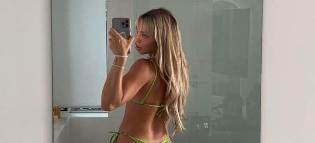 'Natural booti*es still exist' - Mum of two says as she flaunts backside in bikini (photos)