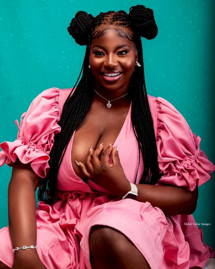 Nigerian lady causes a stir on Twitter with her 22nd birthday photos