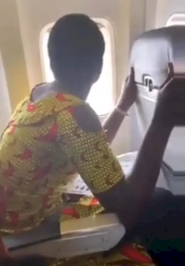 'She wan jump out from window' - Reactions as house help boards flight for the first time (Video)